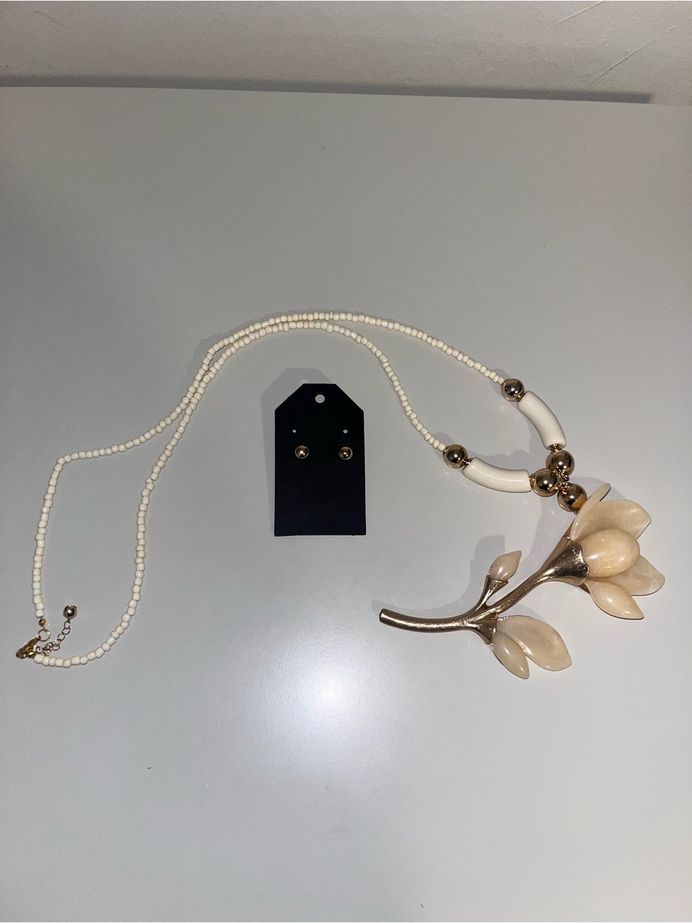 Handmade White & gold necklace pair w/ flower pendant